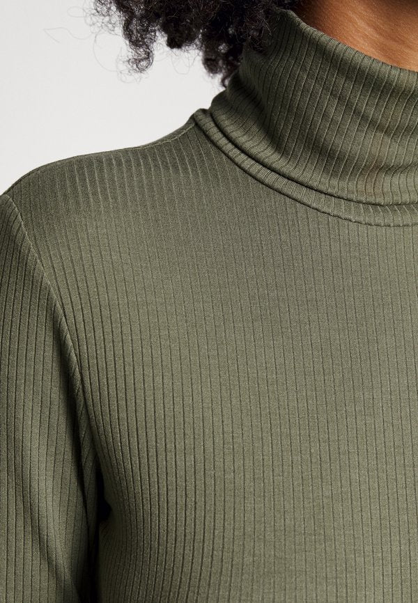 Pieces Petite PCLICCA ROLLNECK