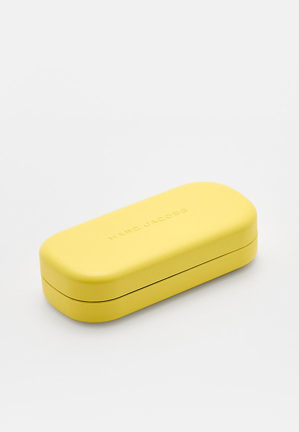 MARC JACOBS