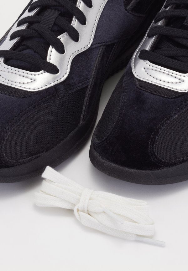 Reebok LTD PLEASURES HAMMER STREET UNISEX