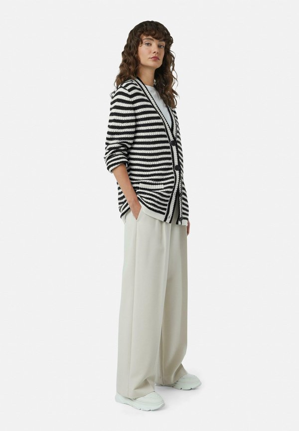 comma casual identity WEICHE IM RELAXED FIT