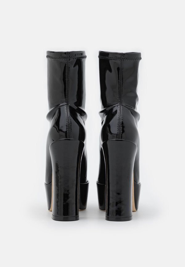 Stuart Weitzman SKYHIGH PLATFORM BOOTIE