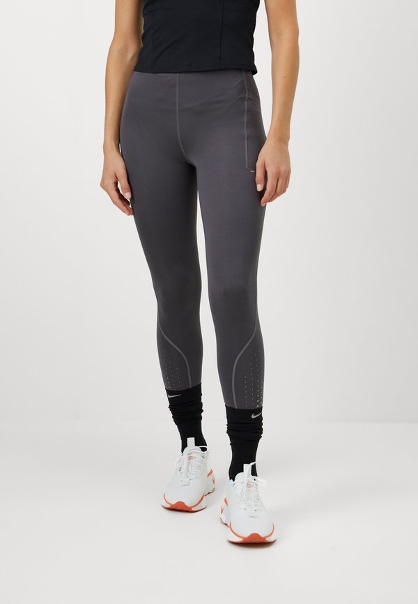 Nike Performance SWIFT