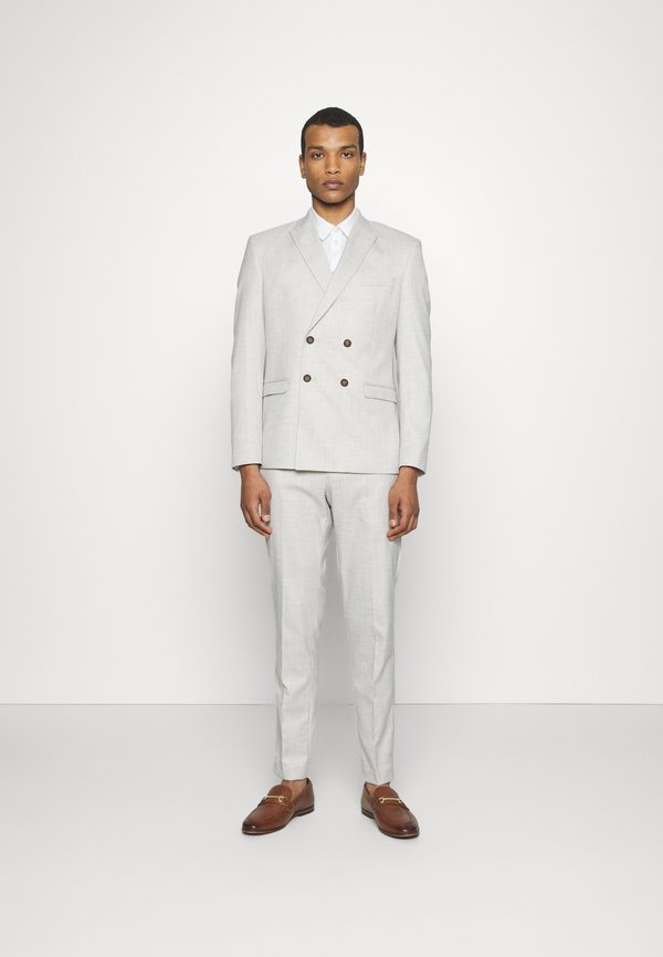Isaac Dewhirst THE FASHION SUIT PEAK