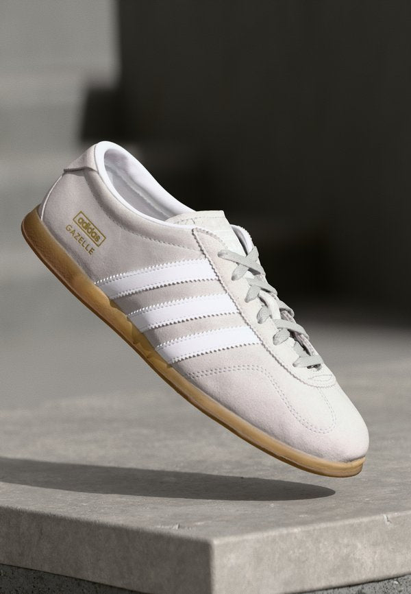 adidas Originals GAZELLE LO PRO W - Trainers - grey two/footwear white