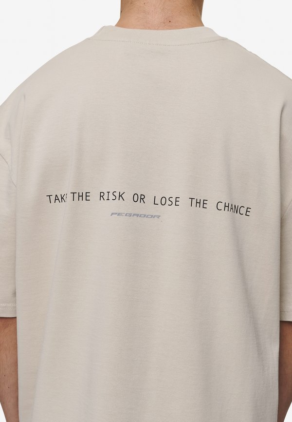 Pegador CHASE OVERSIZED TEE
