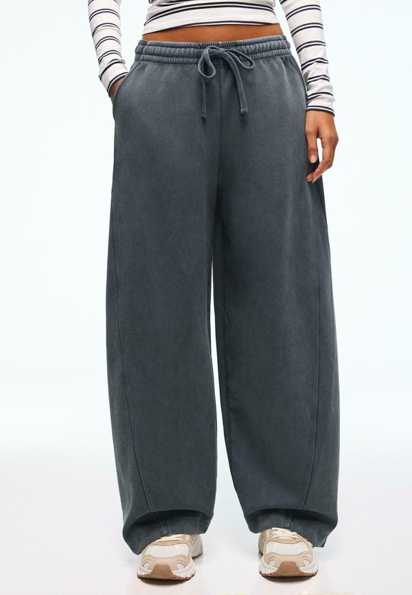 Bershka BARREL TROUSERS WITH STOPPERS 01167737 - Tracksuit bottoms - dark grey