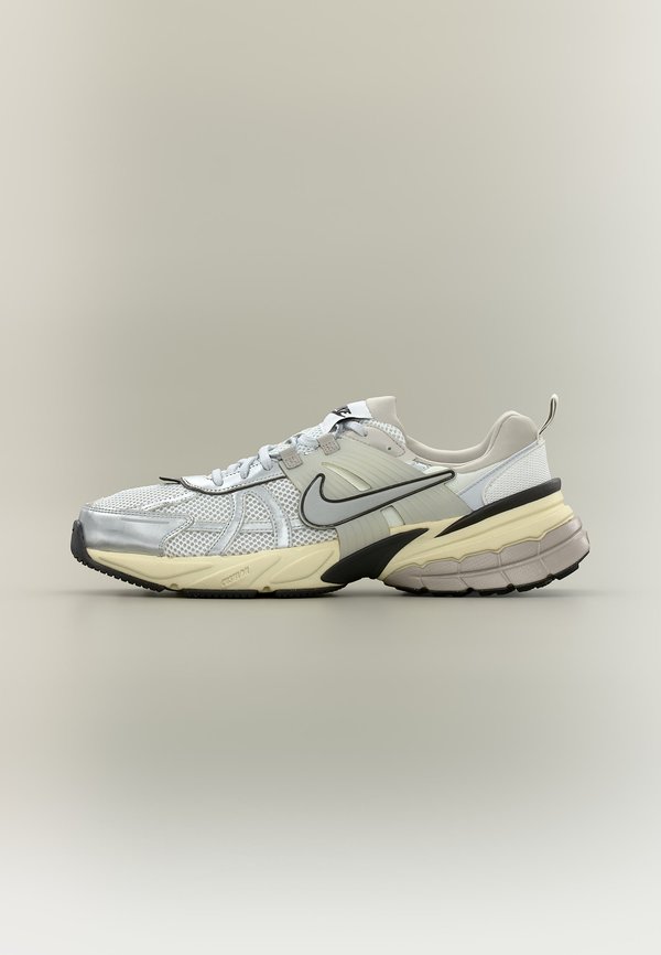 Nike Sportswear V2K RUN