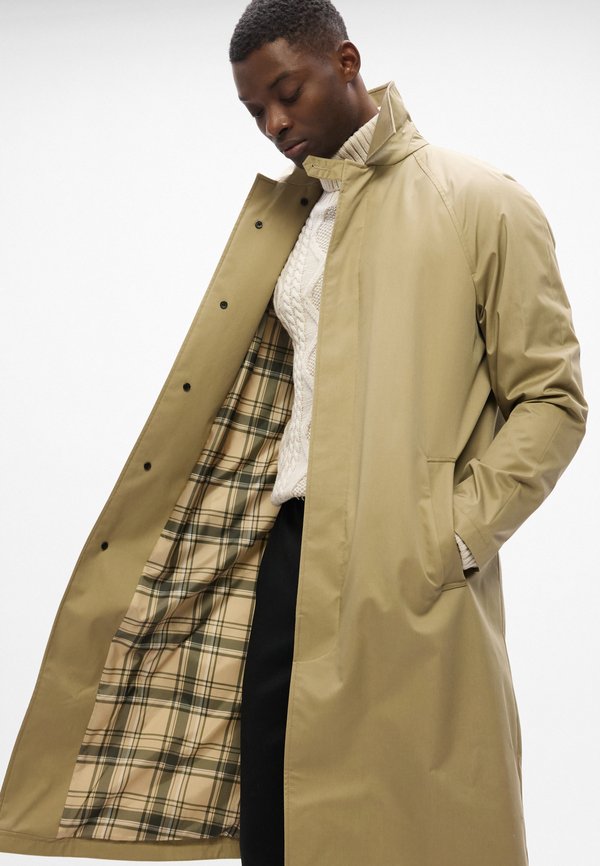 Isaac Dewhirst MACINTOSH COAT