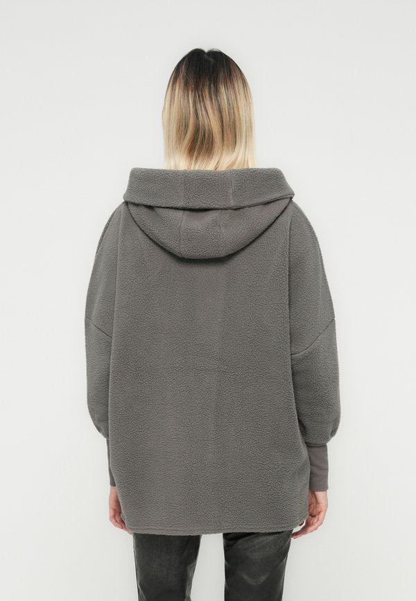 Noisy May igan fleece