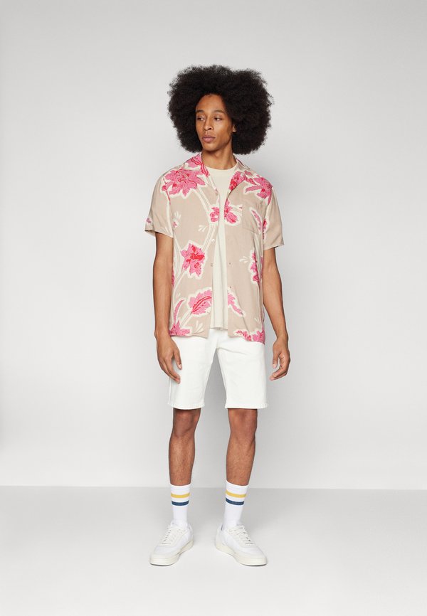 Pier One by Zalando