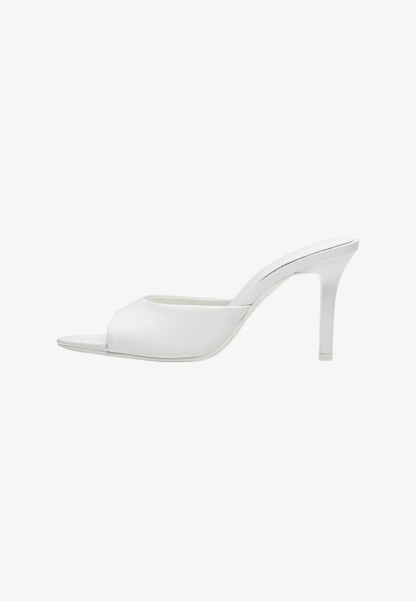 Bershka HEELED MULE - SANDALS - Heeled mules - white