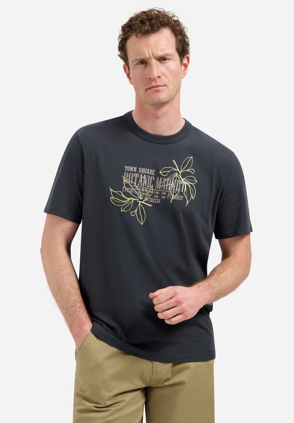 NO EXCESS ARTWORK WITH ROUND NECK