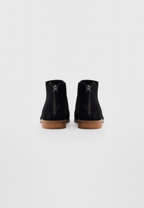 TOMS RYLIE