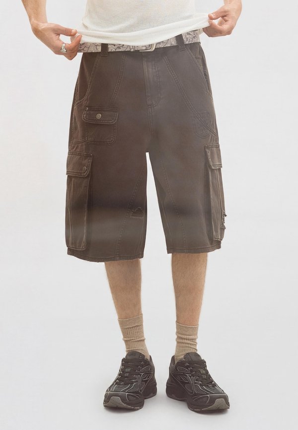 Bershka SKATER CARGO PRINT BERMUDA - SHORTS - Denim shorts - grey
