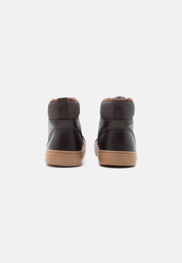 Pier One by Zalando