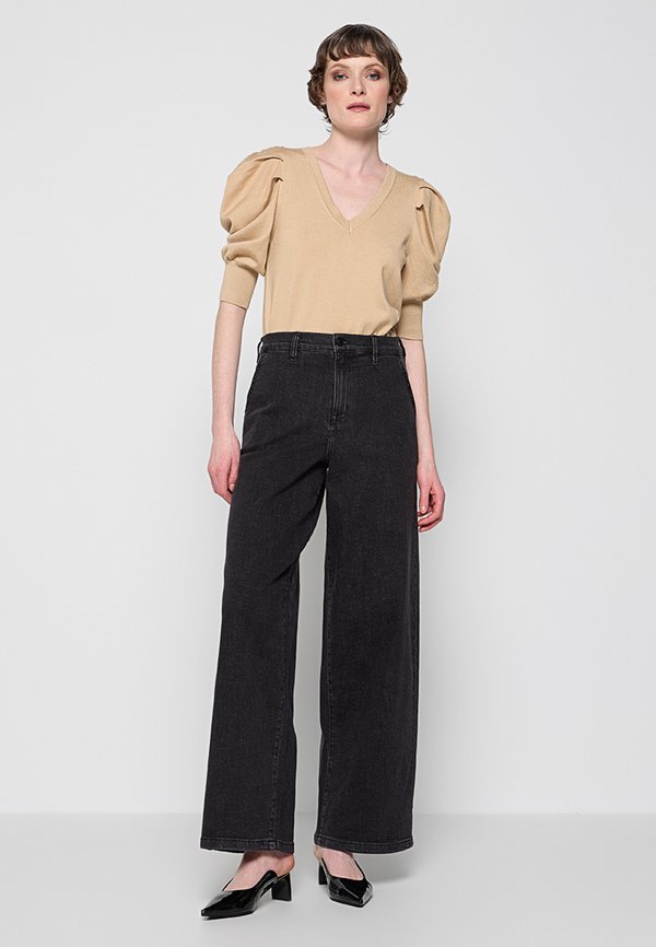 DKNY