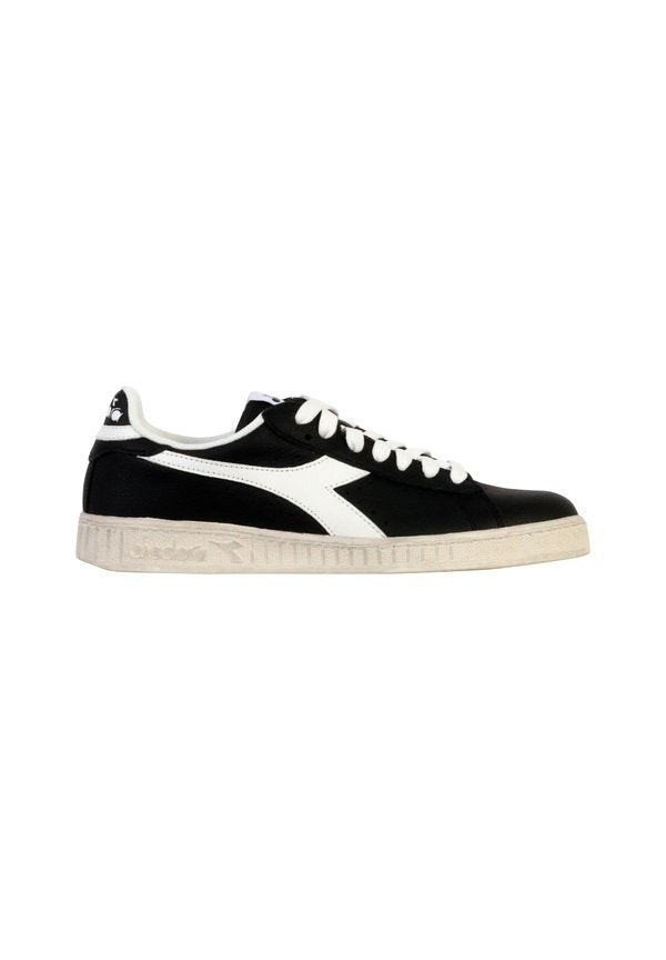 Diadora