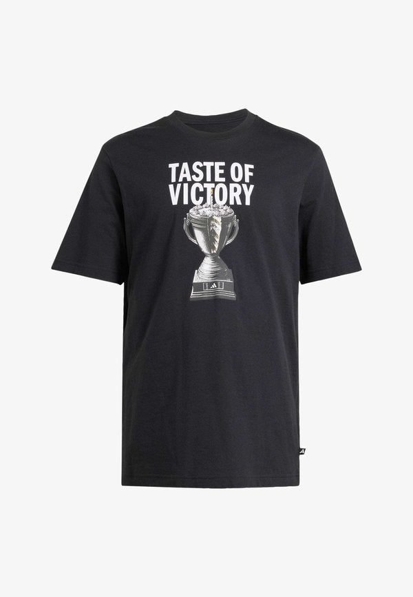 adidas Sportswear ADIDAS SPORTSWEAR TASTE OF VICTORY CAKE GRAPHIC T-SHIRT - Print T-shirt - black