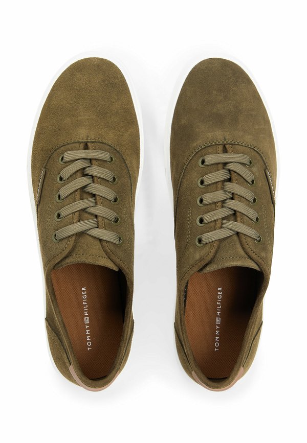 Tommy Hilfiger   MONOTYPE CUPSOLE
