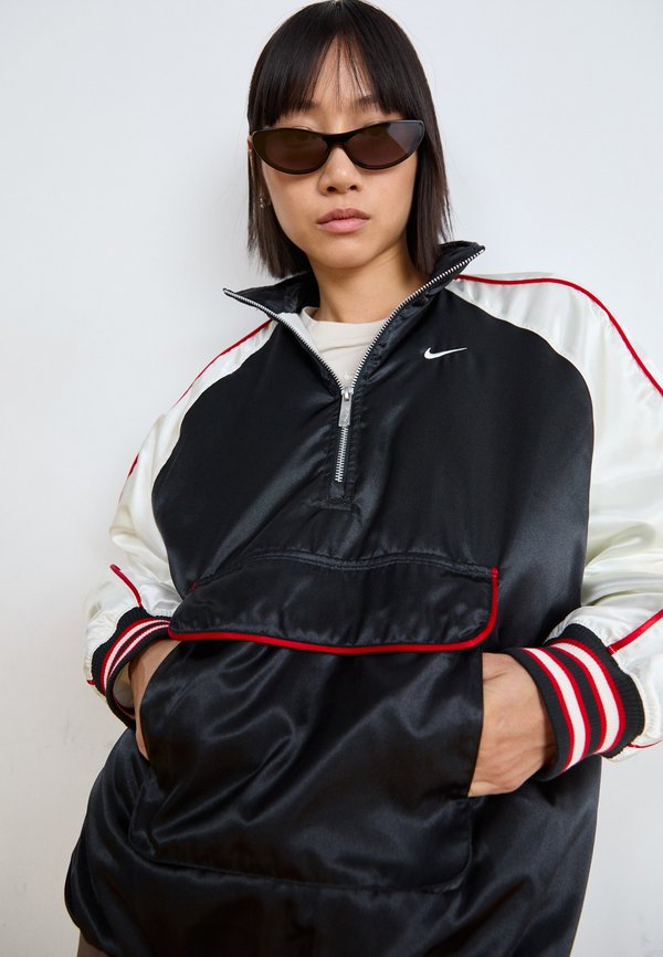 Nike Sportswear STREET