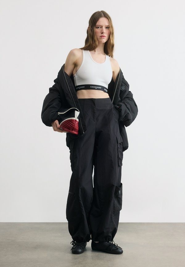 Tommy Jeans REPEAT LOGO TAPE RACERBACK BRA TOP