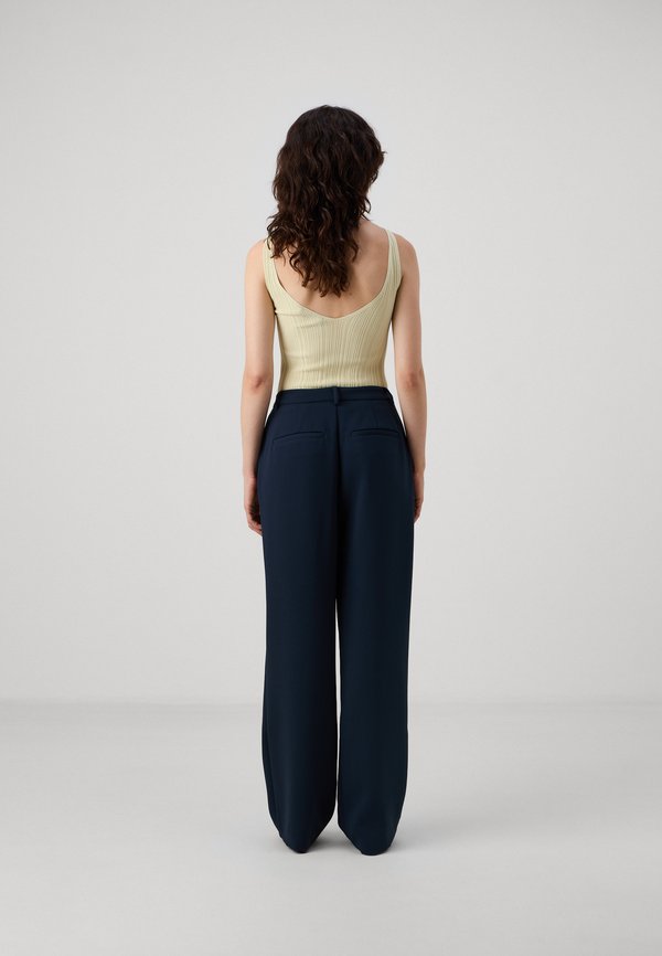 Good American LUXE SUITING COLUMN TROUSER