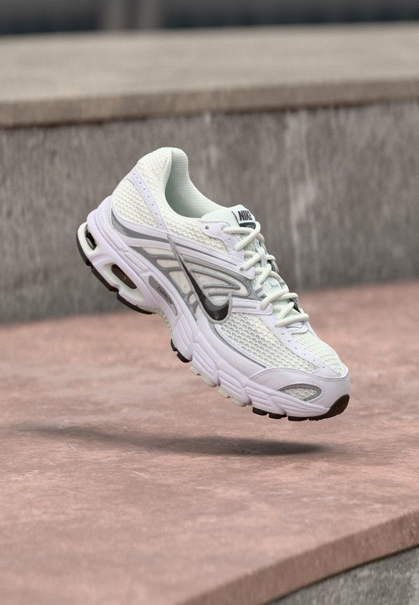 Nike Sportswear NIKE AIR MAX MOTO 2K - Trainers - white/black/metallic silver-coloured/photon dust