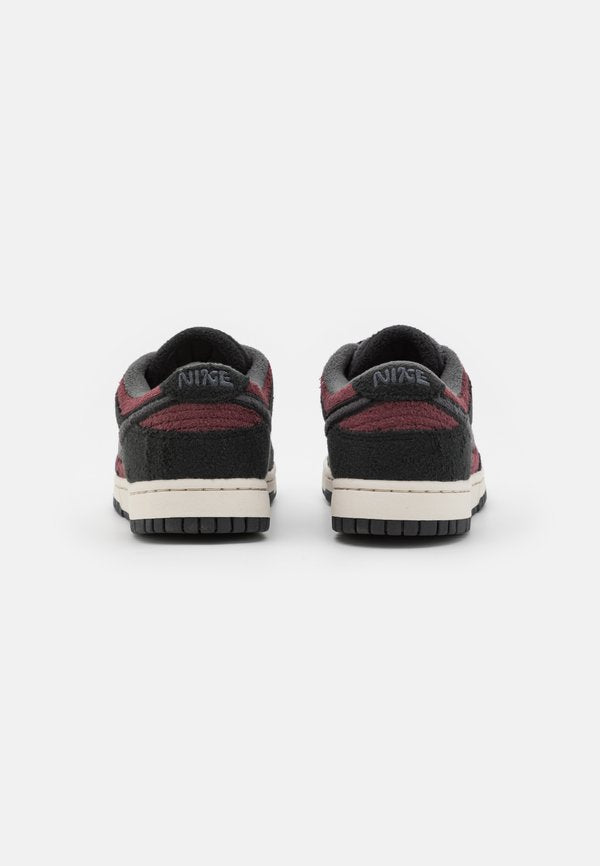 Nike Sportswear W DUNK LOW SE CC