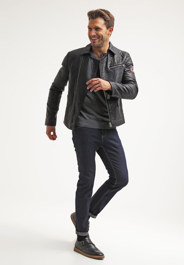 Pier One by Zalando