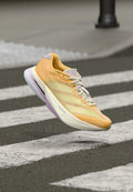 adidas Performance ADIZERO BOSTON 13 W - Road running shoes - ice tangerine/ice gold-coloured metallic/ice lavender