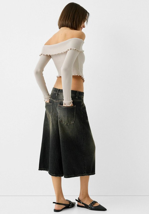 Bershka LONG SLEEVE BARDOT NECK