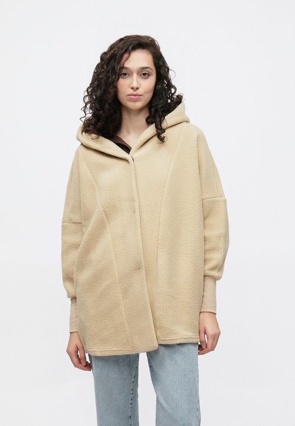 Noisy May igan fleece