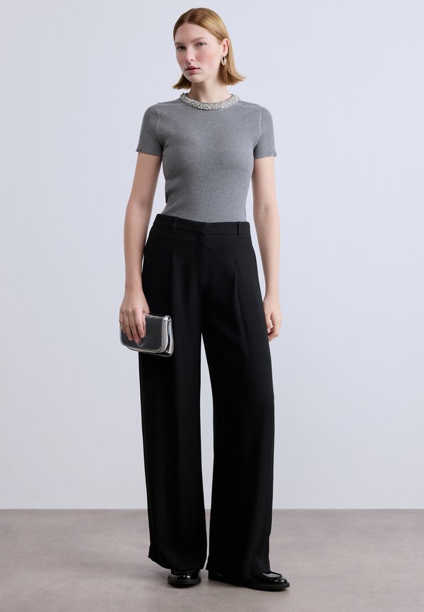 DKNY SHORT SLEEVE CREWNECK EMBELLISHED RHINESTONES AT NECKLINE