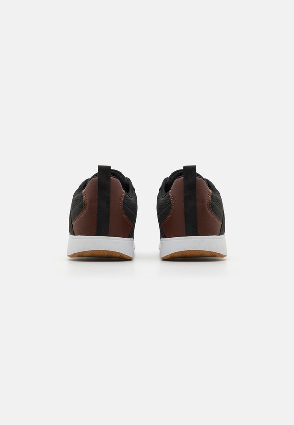 Pier One by Zalando