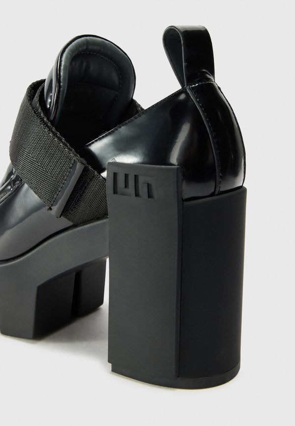 United Nude