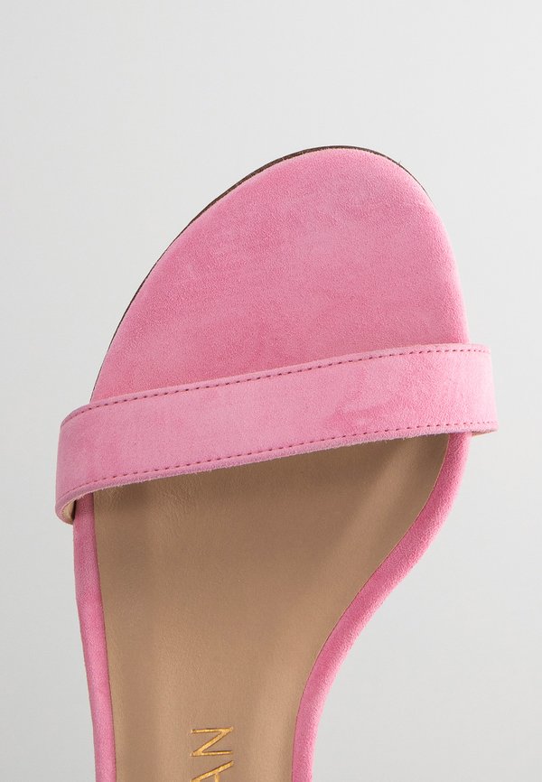 Stuart Weitzman