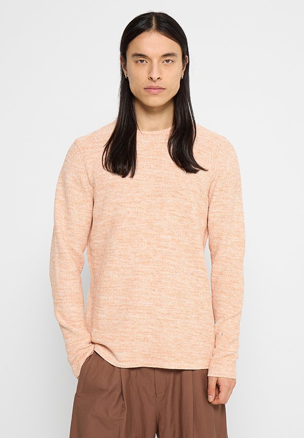 REVOLUTION REGULAR FIT
