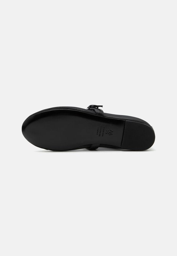Stuart Weitzman SAI BAREITALL MARY JANE