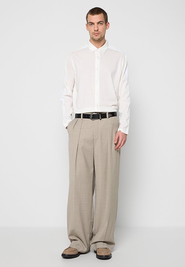 Armani Exchange LOOSE FIT
