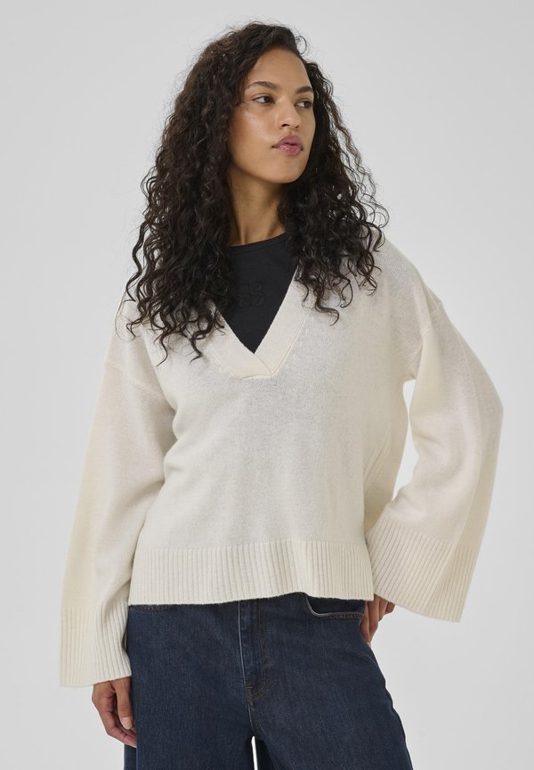 My Essential Wardrobe MWHUXI V-NECK