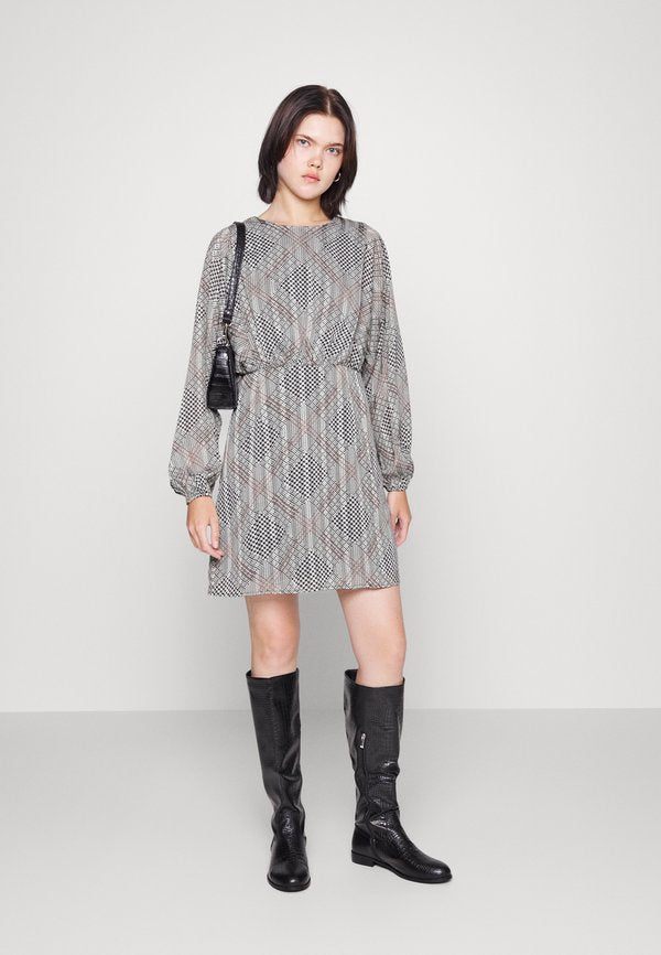 Molly Bracken YOUNG LADIES DRESS