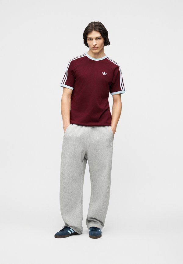 adidas Originals TEE UNISEX - Print T-shirt - maroon
