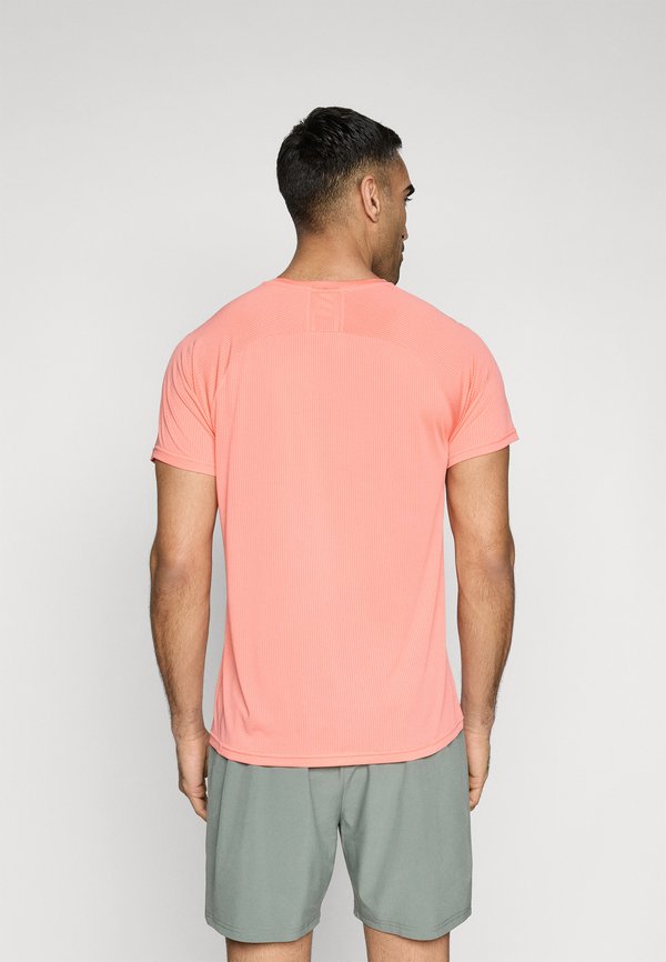 ICANIWILL ULTIMATE TRAINING TEE