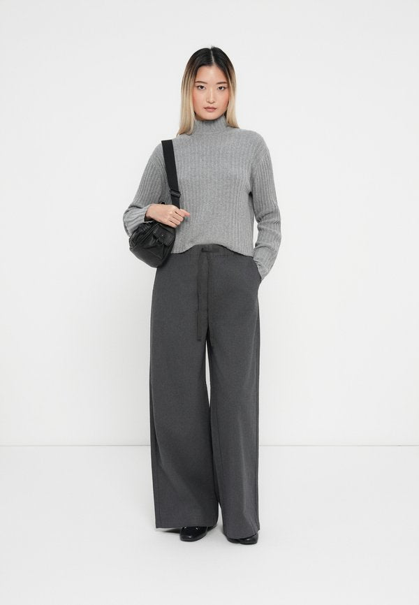DOCKERS BOXY MOCK NECK
