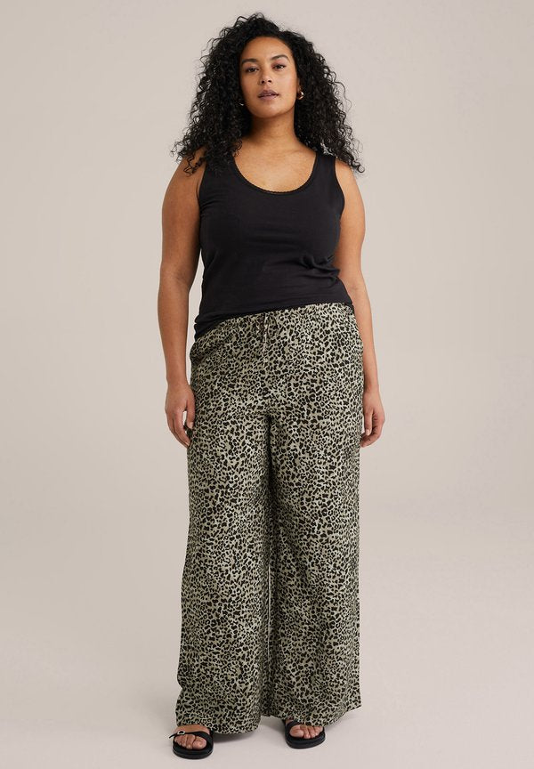 WE Fashion CURVE