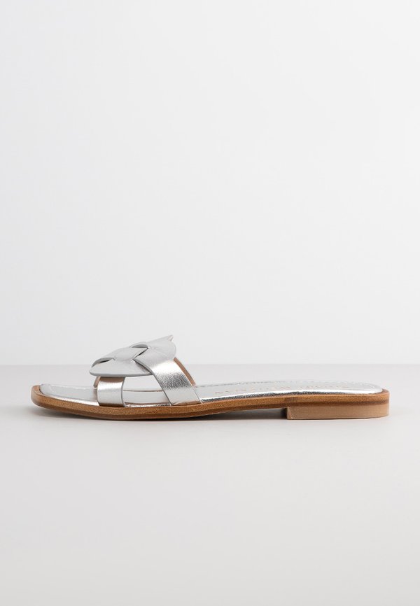 Stuart Weitzman SIERRA