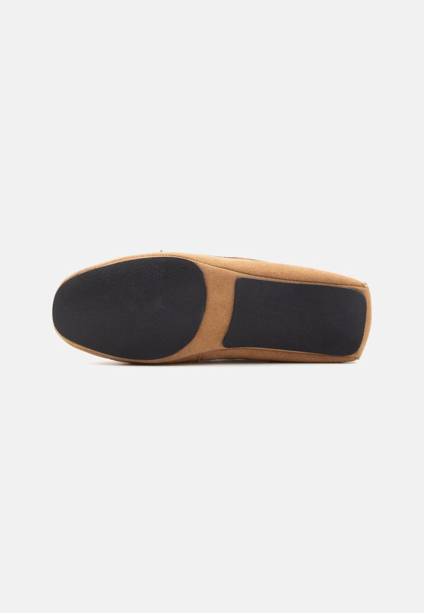 Pier One by Zalando
