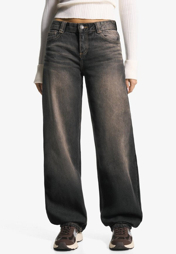Bershka BALLOON - BAGGY - Relaxed fit jeans - black