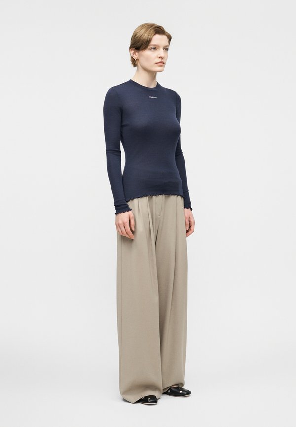 Stine Goya LONG SLEEVE CREWNECK