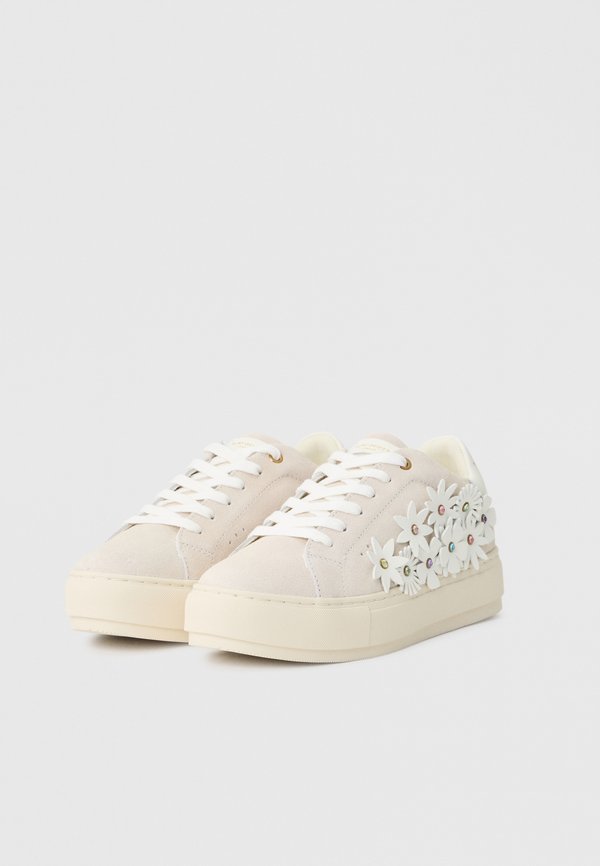 Kurt Geiger London LANEY FLOWER